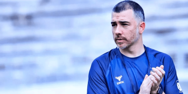 Strategi Marcos Reina, Mematikan Lini Tengah dan Serangan Balik Kilat