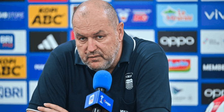 Memahami Filosofi Taktik Bojan Hodak